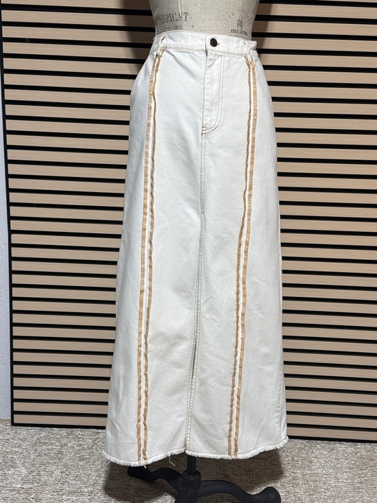 Moon River Dresses & Skirts - Moon River Neutral Cream Midi Skirt